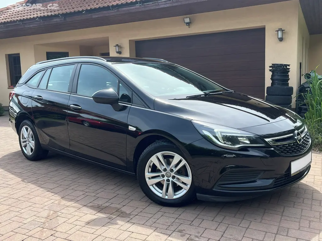 Opel Astra 1.6 CDTi Navi Tempomat Výhřev sedadel